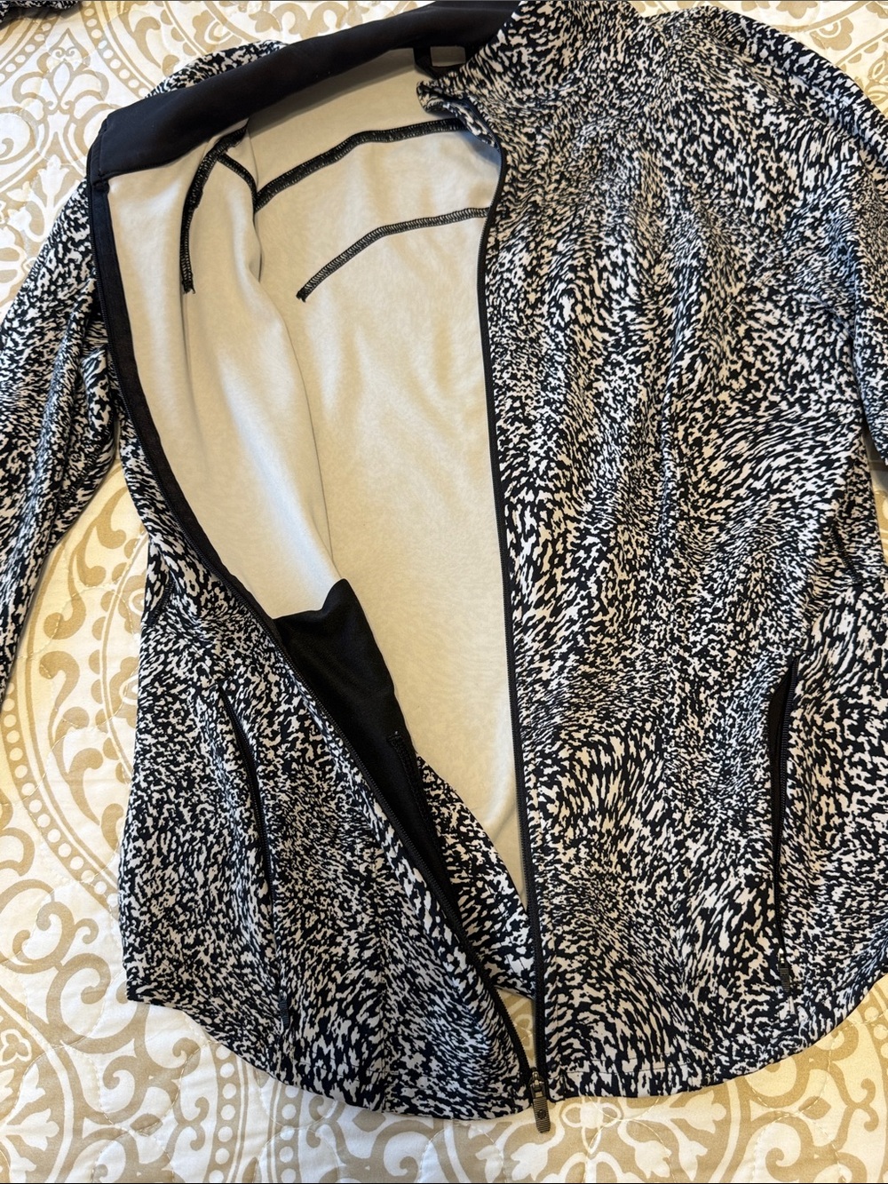 Lululemon Black and White Speckled Two-Piece Active Set - Picture 6 of 7